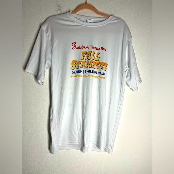 Chick-Fil-A Logo T-Shirt Adult Size M Fall Stampede   Fast Food White unisex - Picture 1 of 6